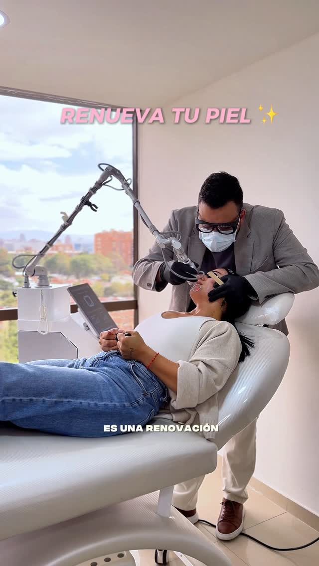 Camila Quiroga en contenido de medicina estética para Radiant Skin
